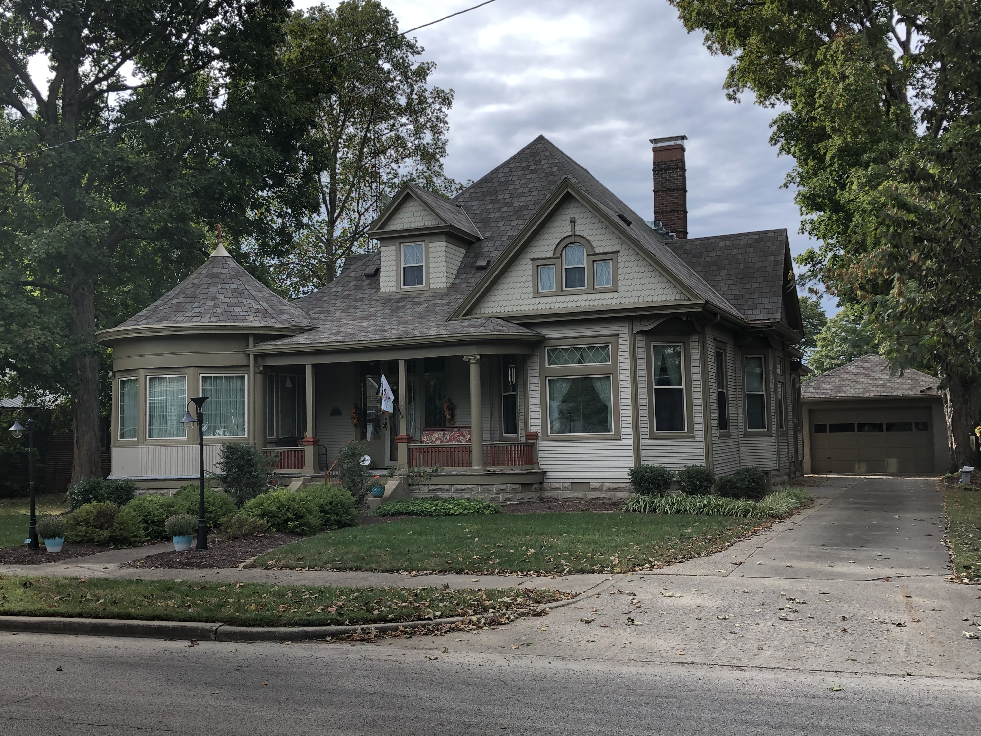 Home exterior repainted by Rose Painting